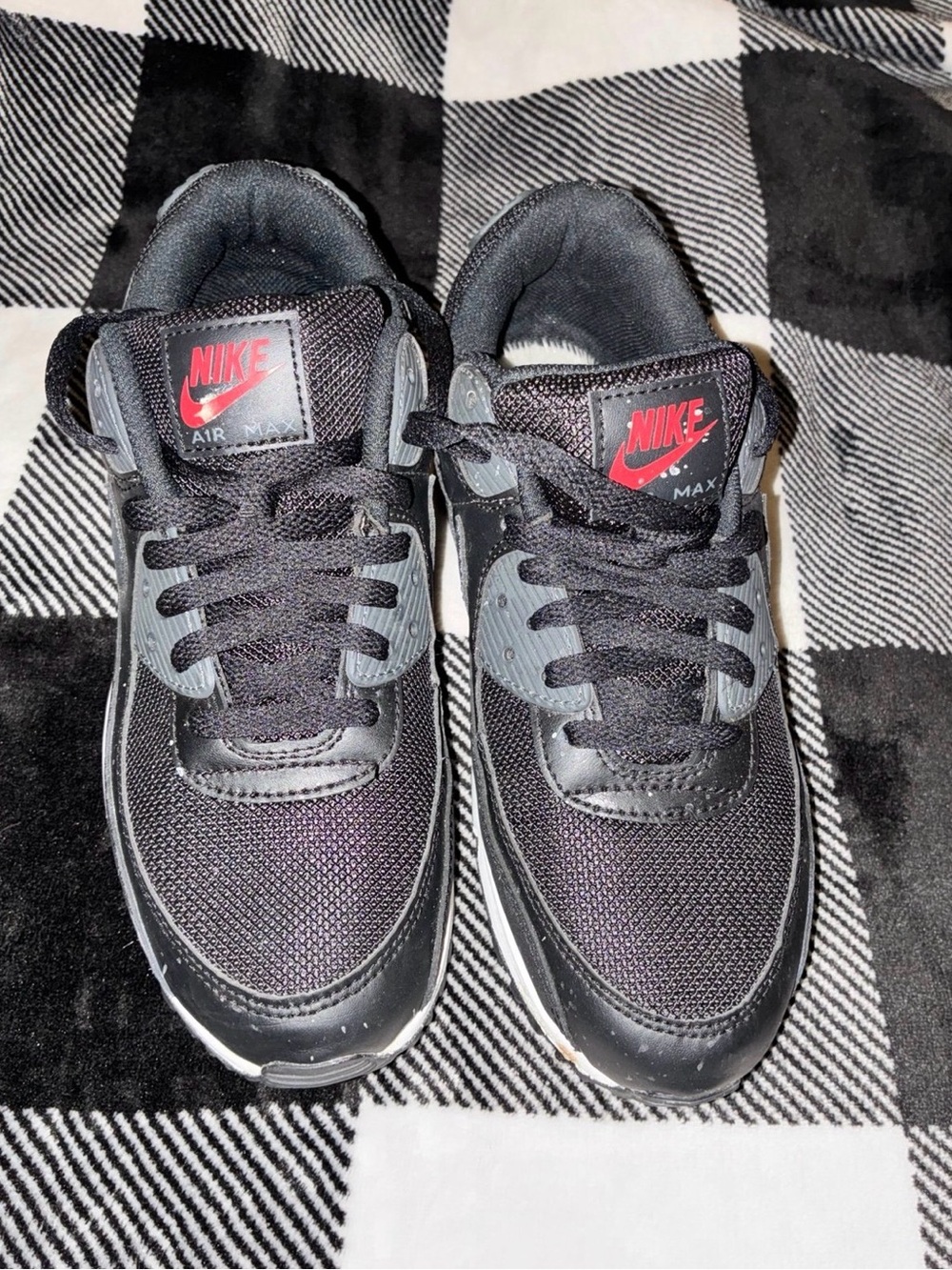 Nike men’s size 9 Black & Gray Sneakers with Red Logo - Air Max Style
